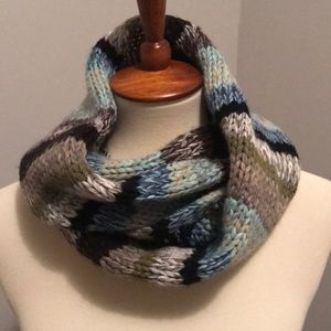 Chunky infinity scarf